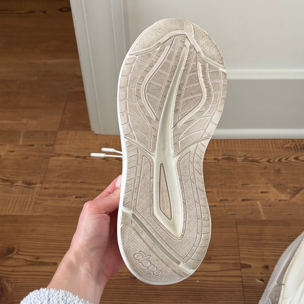 Clove White Women’s Classic Sneakers in Brilliant White - Picture 8 of 11
